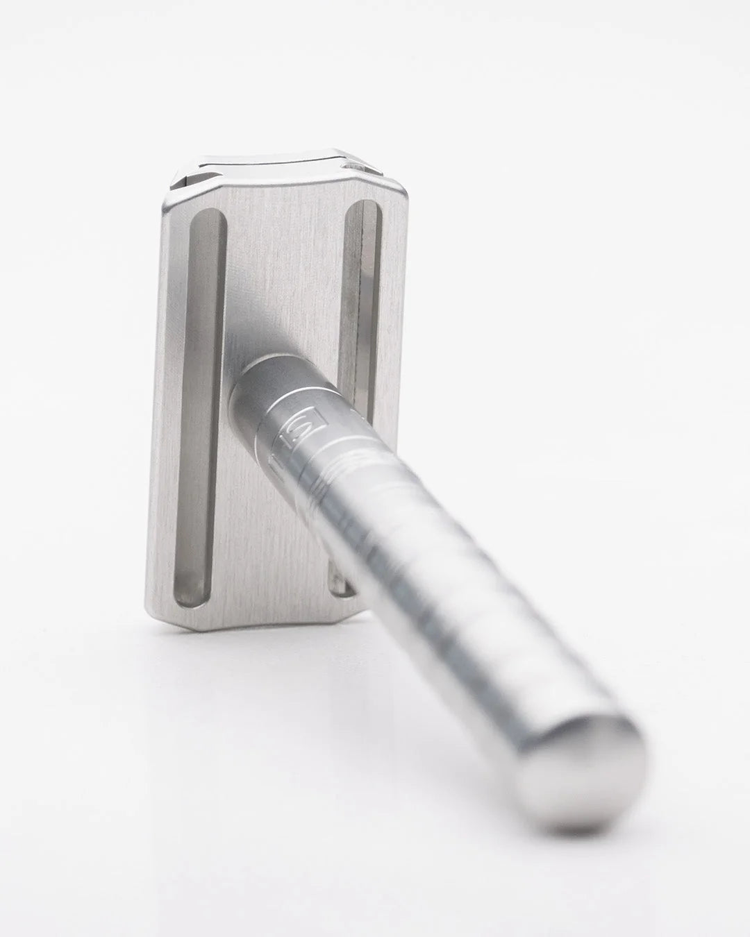 The Henson Razor